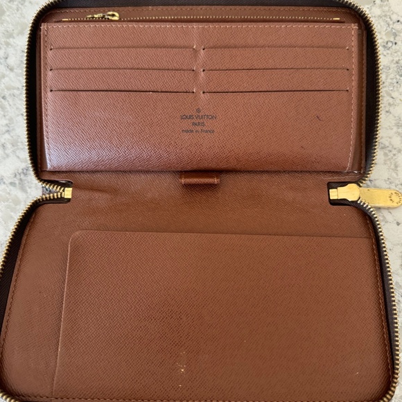 AUTHENIC LOUIS VUITTON LARGE ZIPPY ORGANIZER  WALLET IN MONOGRAM - Picture 2 of 10